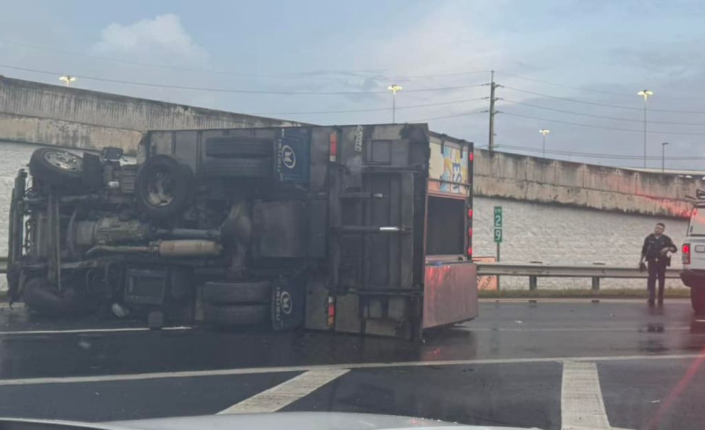 Camión volcado / Foto Suministrada