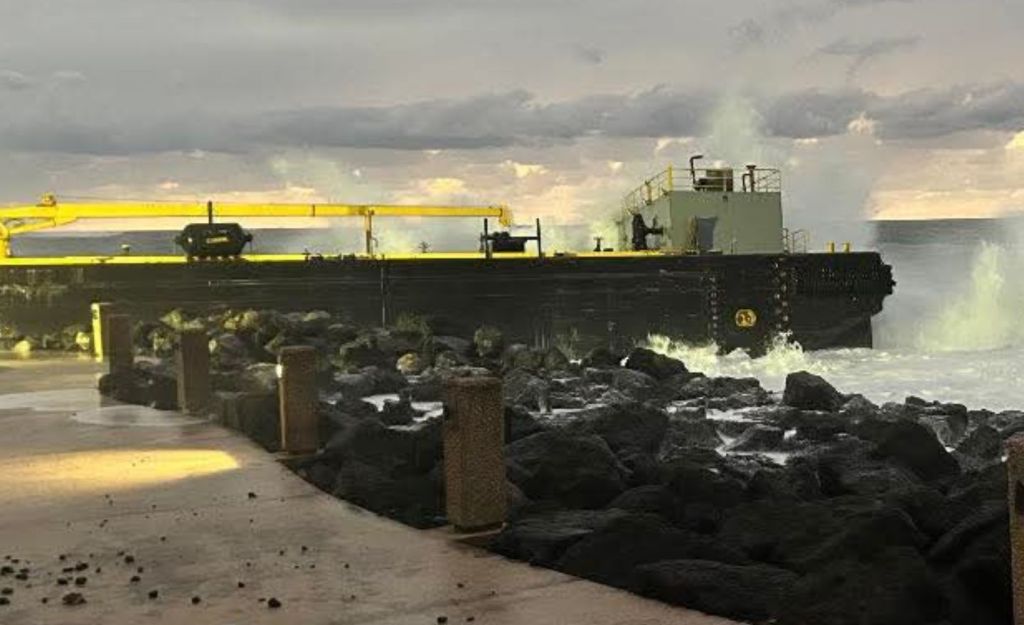 Guardia Costera advierte multas a quienes entren sin autorización en zona restringida de la barcaza&nbsp;Defiant