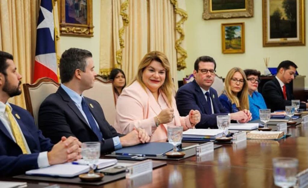 Gobernadora revisa avances en iniciativas de desarrollo económico y expansión del sector de carga&nbsp;aérea